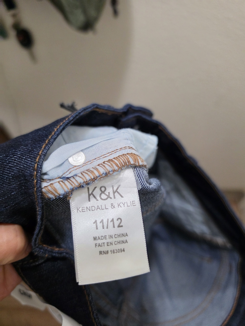 Kendall & Kylie Kontent Mid-Rise Crop Jeans - Picture 8 of 12